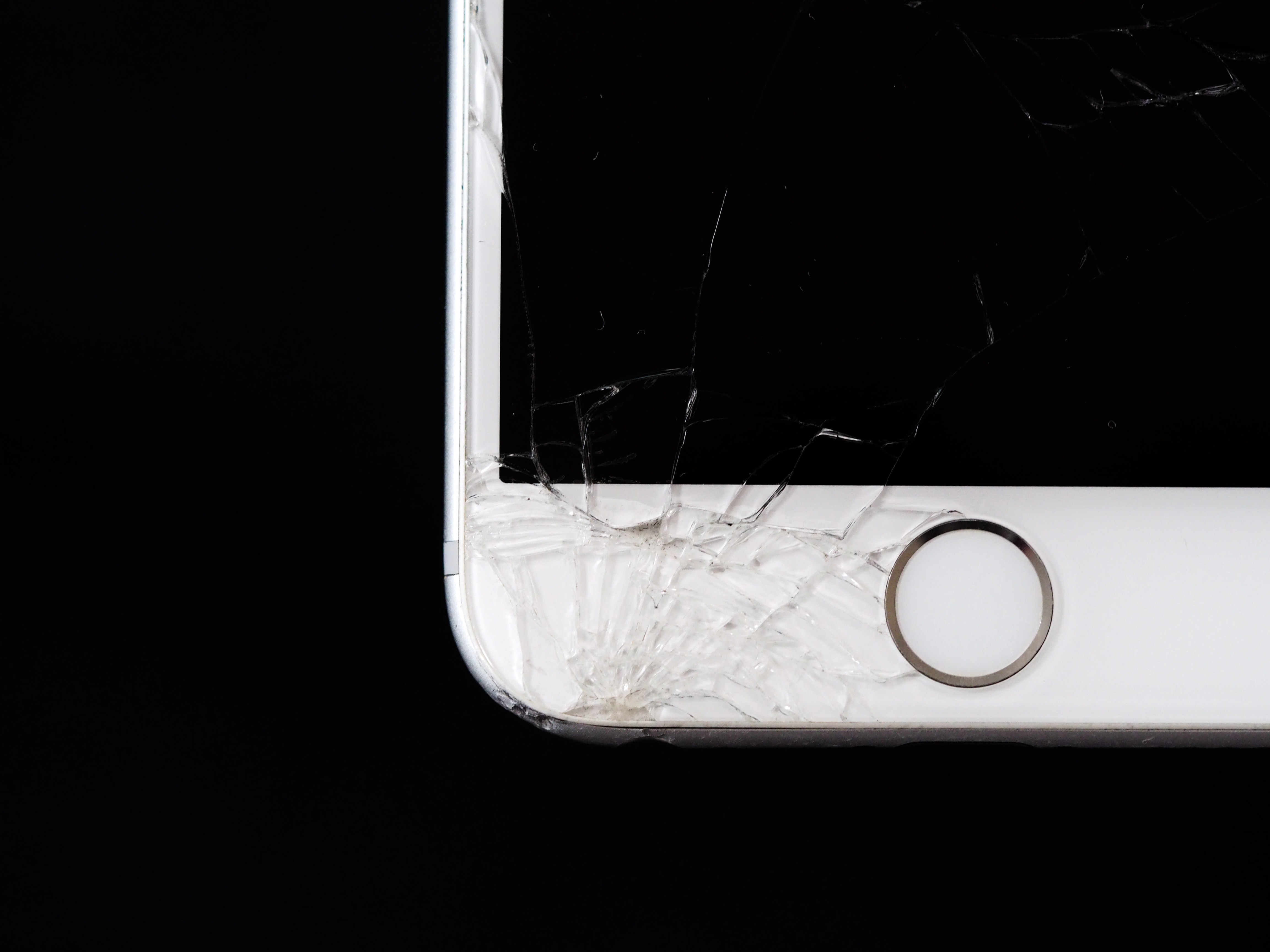 iPhone Glass Cracked: Will it Cost Me?